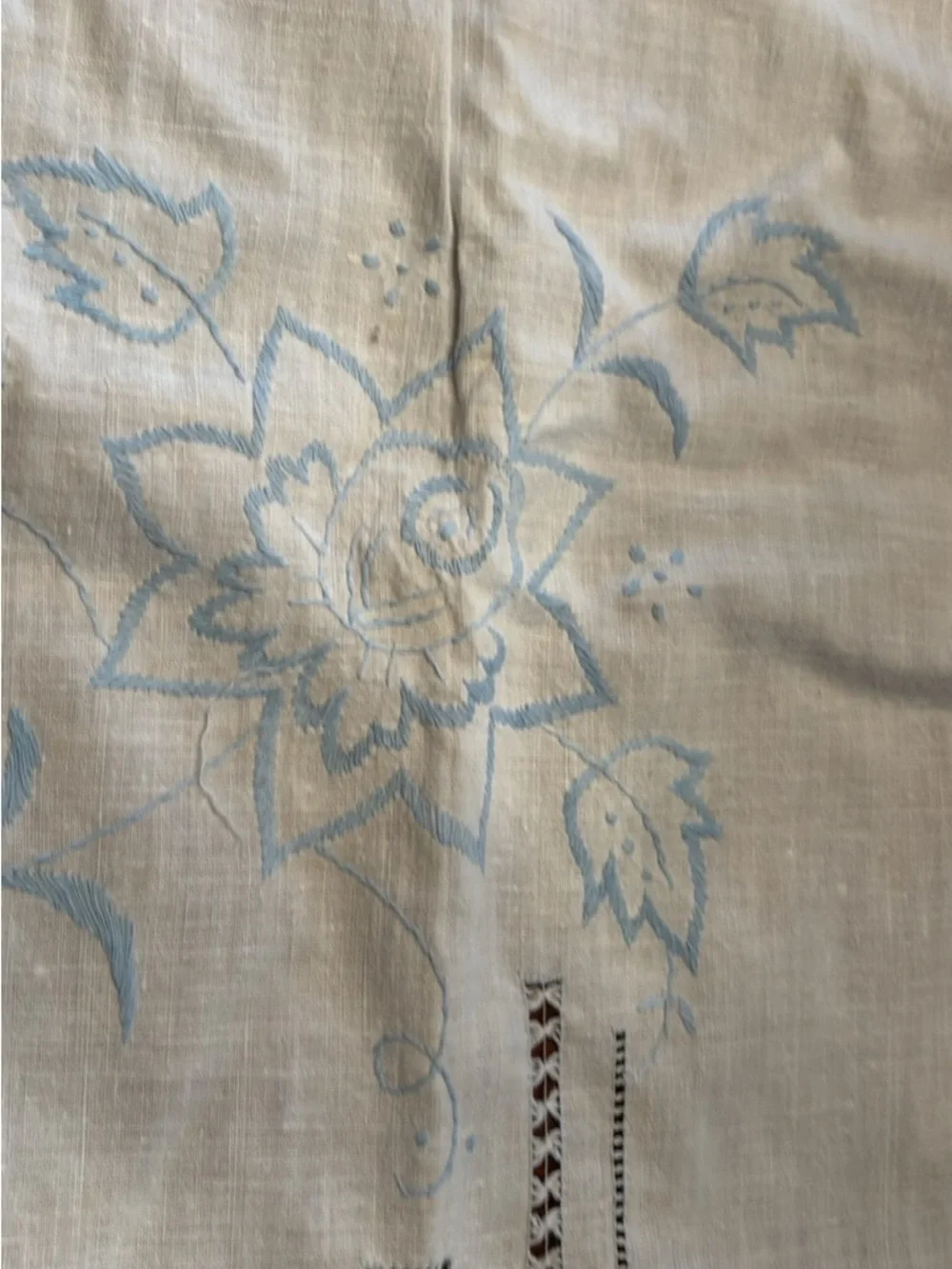 Vintage Light Blue Floral Embroidered Linen tablecloth 28 x 28 - Picture 3 of 4